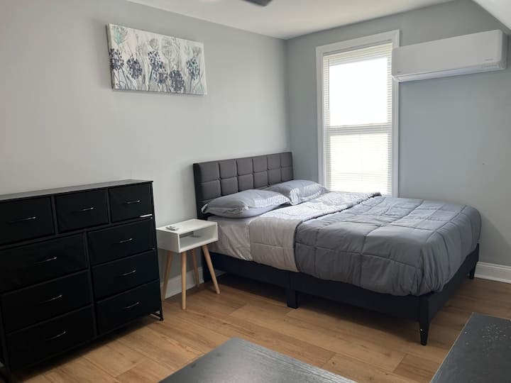 Newly Renovated, Private, Peaceful And Cozy Room_1 - Lowell, MA