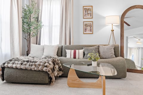 Top Airbnb: Modern 3-BR King + Private Patio, 3-Min CLE-Clinic in Hough