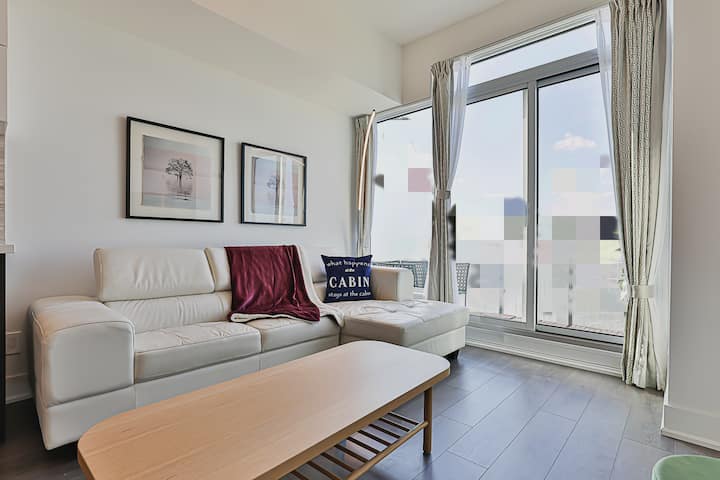 Luxury Hotel Condo - Modern Gym, Swim Pool & Bars - Markham