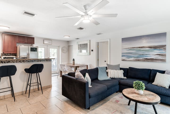 Sunshine On Crestdale - 3/2 Pool Home Sleeps 8 - Bahamas