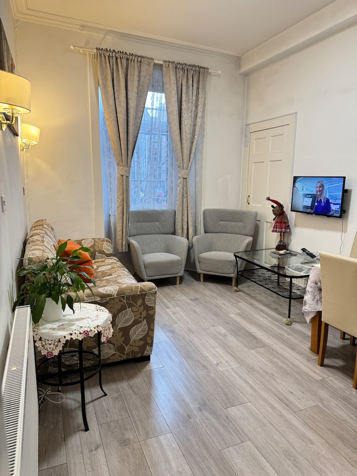 Spacious 4-bedroom City Centre Apartment, Sleeps 8 - Edynburg