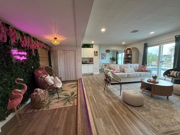 Relaxing Waterfront Retreat With Pool - Matlacha, FL