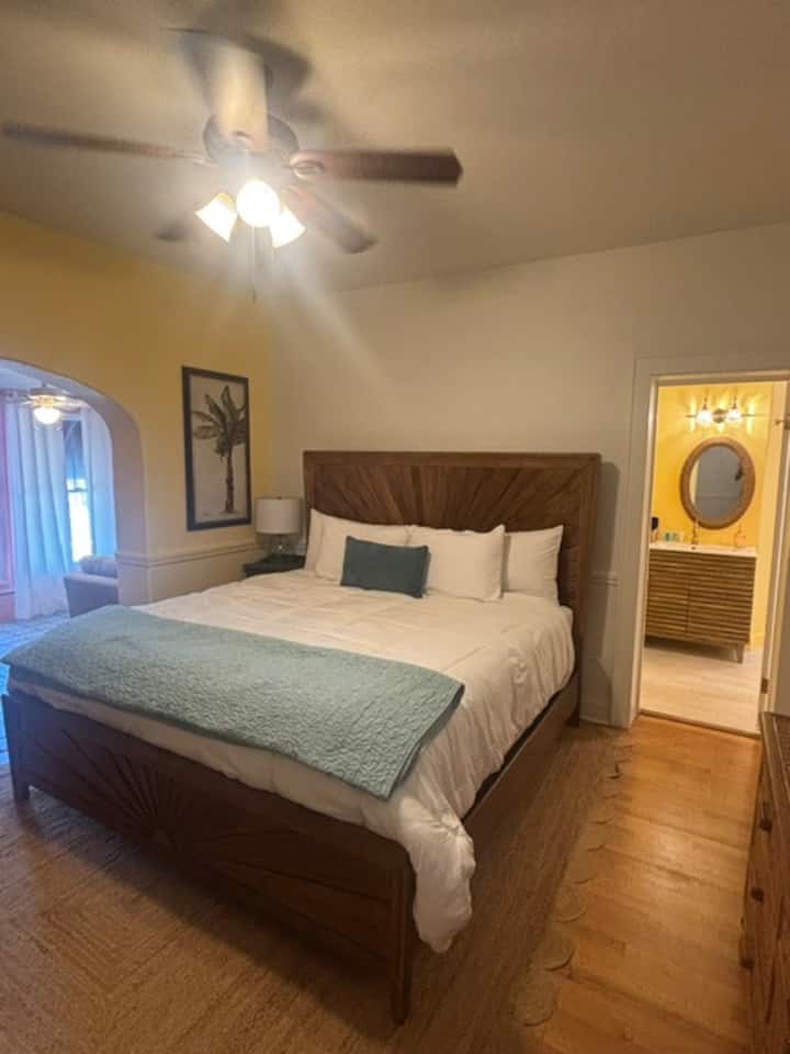 Sea Breeze Manor Inn & Events - St. Petersburg, FL