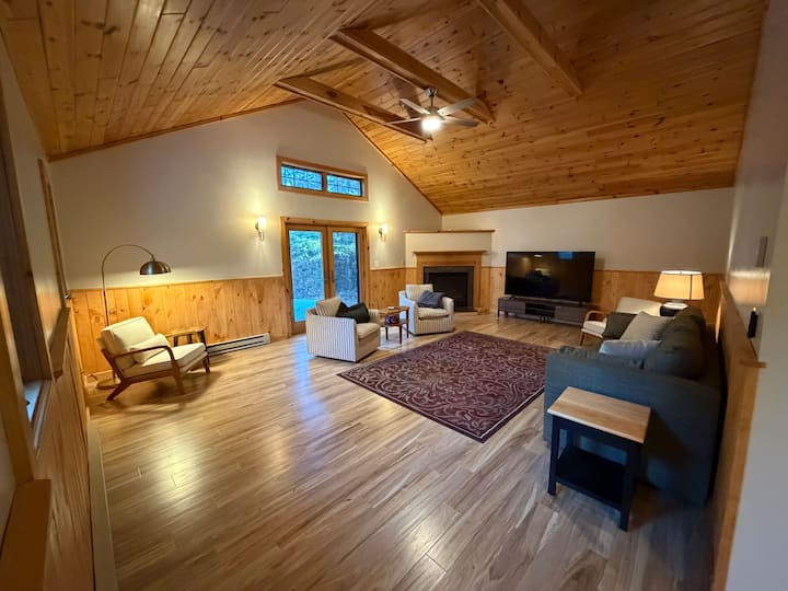 Cozy Four-bedroom Home With Mountain Views - 레이크플래시드