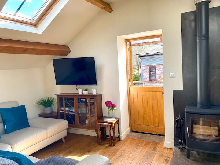 Knypersley Mill Barn
Rural Retreat, Pool & Hot Tub - Cheshire