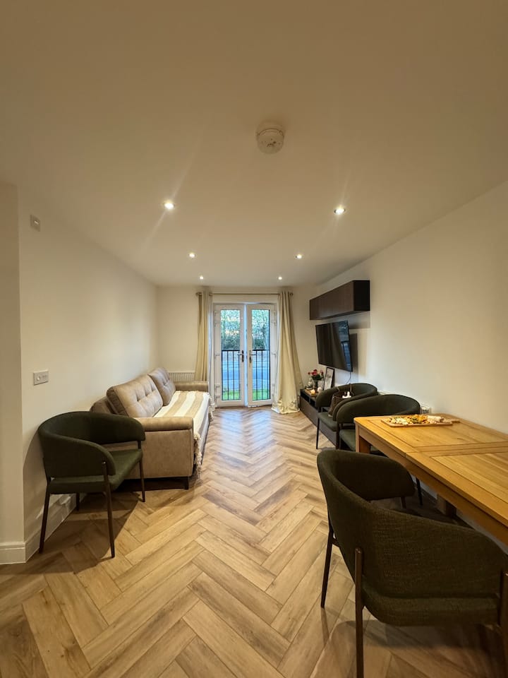 Dunstable 2 Bed Flat - Dunstable