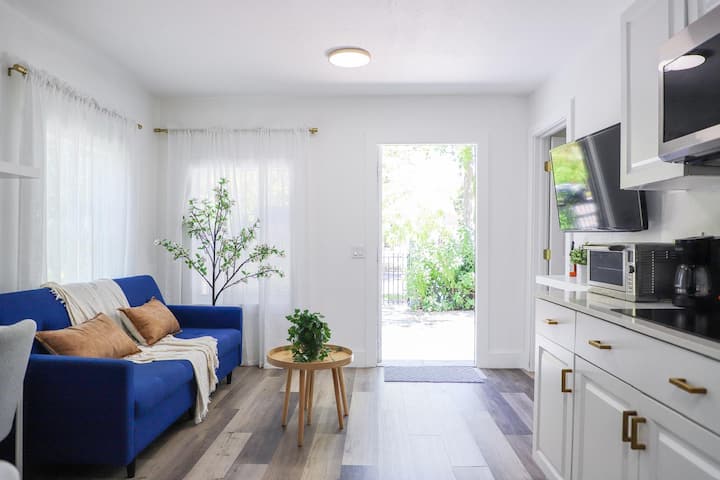 Cozy And Modern Guesthouse W/ Free Parking - Miami, FL