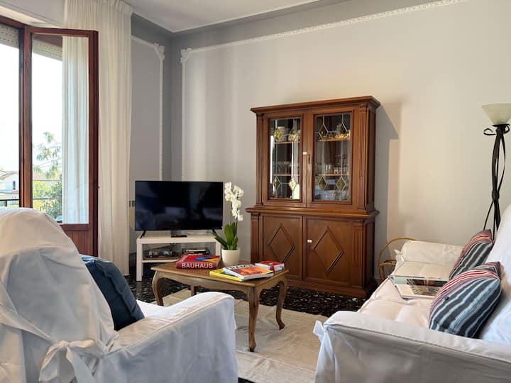 Spacious, Ac All Rooms, 2 Private Parking Spaces - Marina di Massa