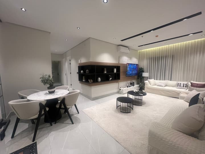 شقة أنيقة بتصميم عصري ،تتكون من ثلاث غرف نوم وصاله - Dammam