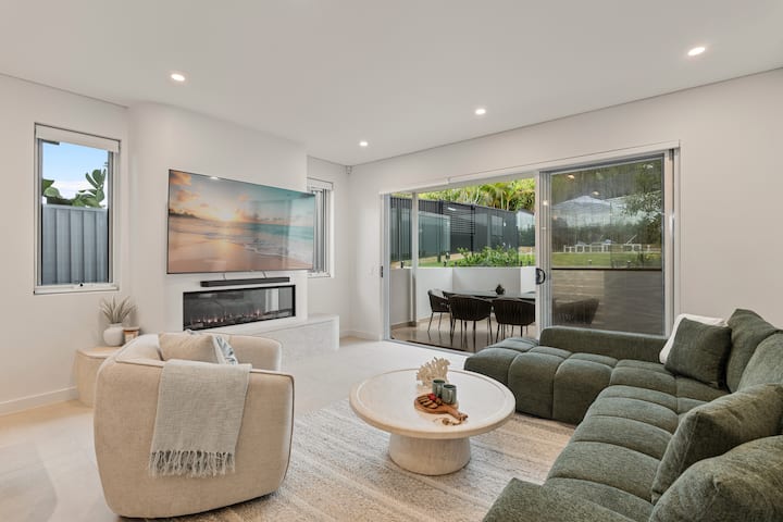 Bayside Luxury Retreat With Pool In Port Hacking - Sutherland Shire