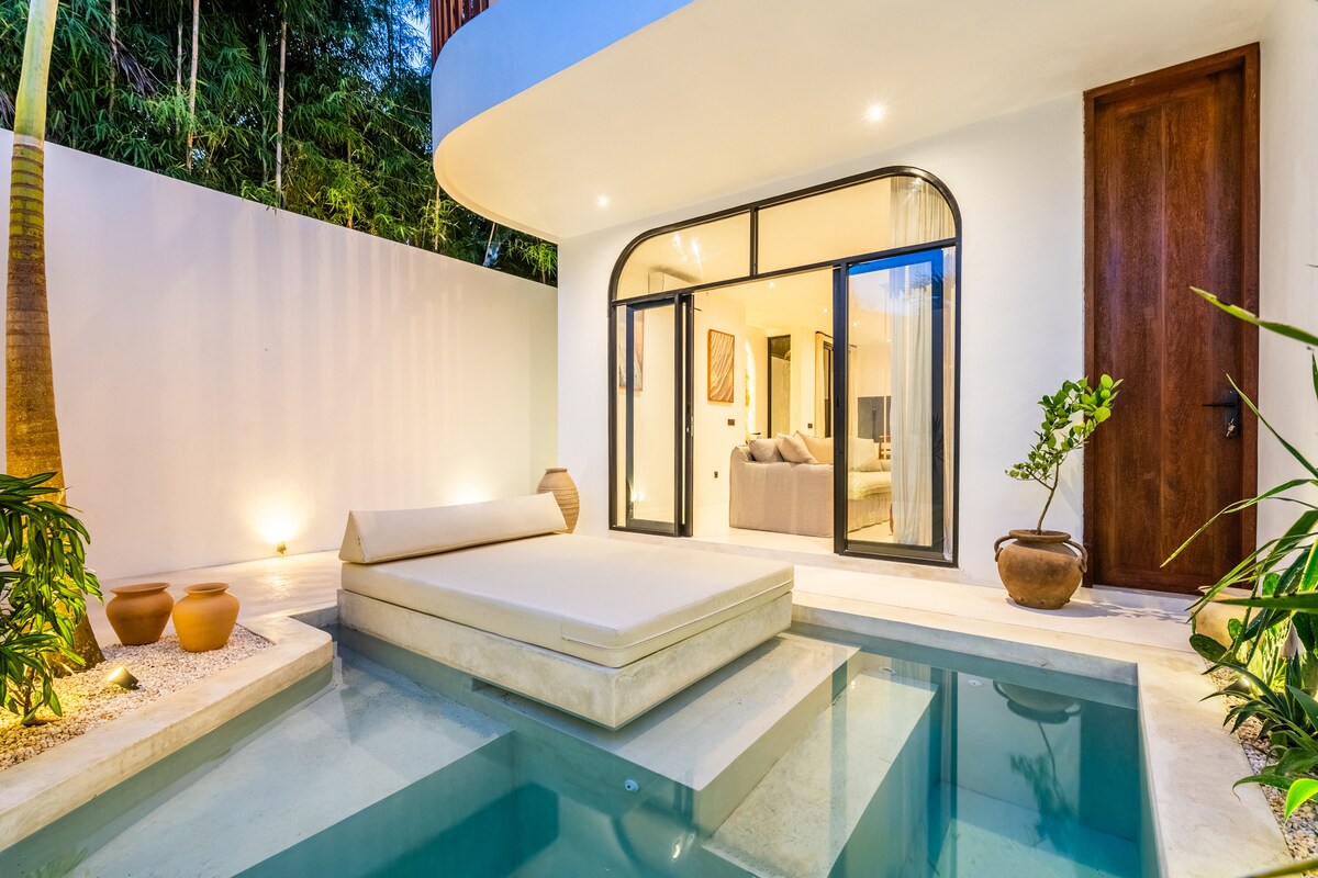 Home in Kuta Utara · 2 bedrooms · 2 beds · 2.5 private baths, Airbnb comparable