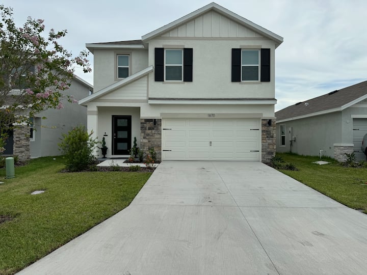 Furnished Room W/bathroom Available - Plant City, FL