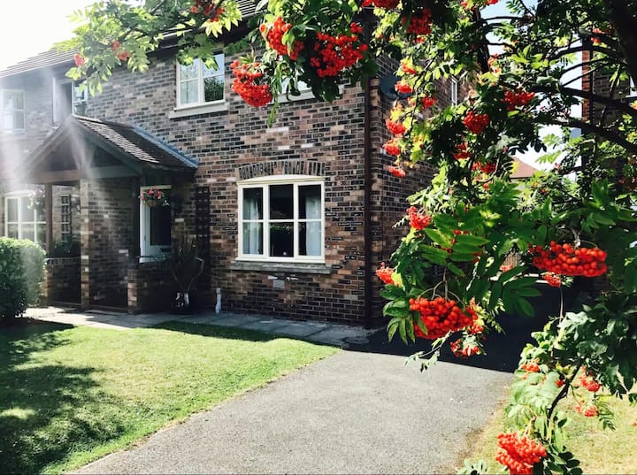 Modern Home In Quiet Cul-de-sac - Chester