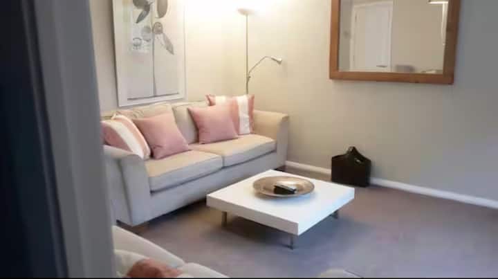 Modern Home In Quiet Cul-de-sac - Chester