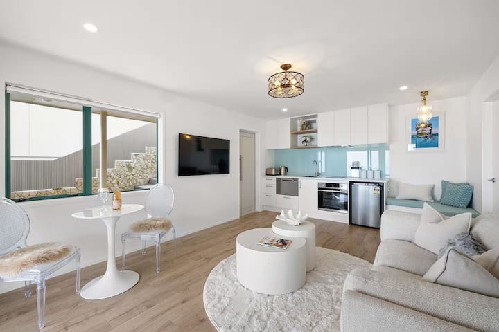 Beachfront Studio - Ocean Views - Bell Block - Waitara