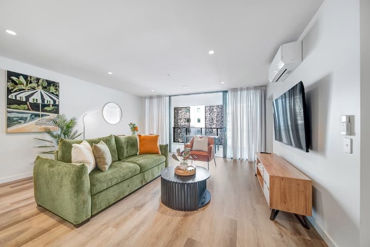 Luxury Beachside 2br | Ocean Views+pool | Sleeps 6 - Buderim