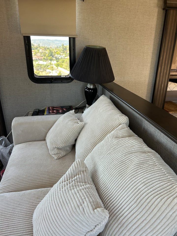 Luxury Glamping Rv With Beautiful Mountain View - San Diego, CA