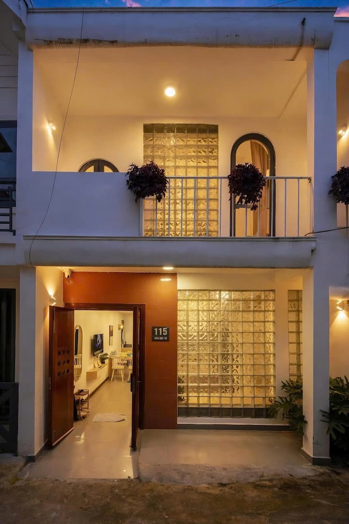 Vie's Home 
Nhỏ Xinh, 4-6 Khách. ĐầY đủ Nội Thất. - Đà Lạt