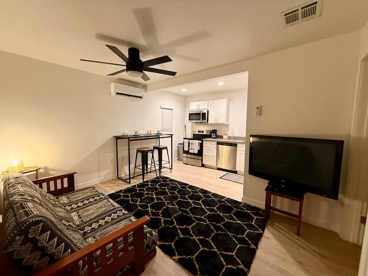 Violet Casita * Light Rail * Asu * Airport*wifi - Tempe, AZ