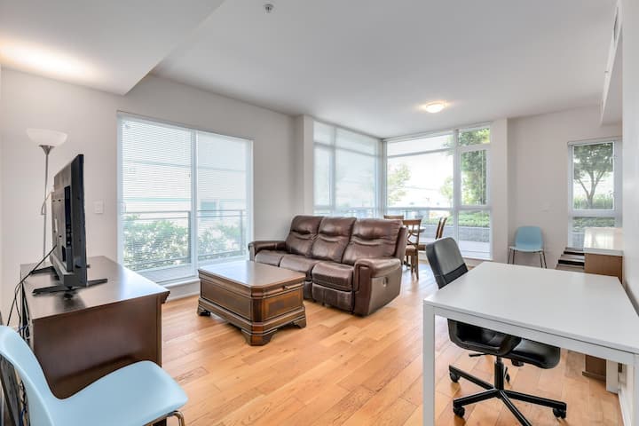 Near Center 2b2b Apartment With Pool - Richmond
