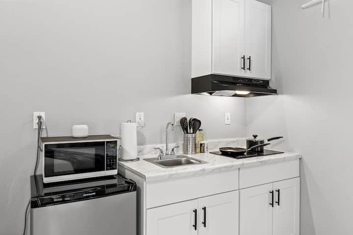 Jane's Home (Mr) | Walkable Guest House W Kitchen - Cupertino, CA