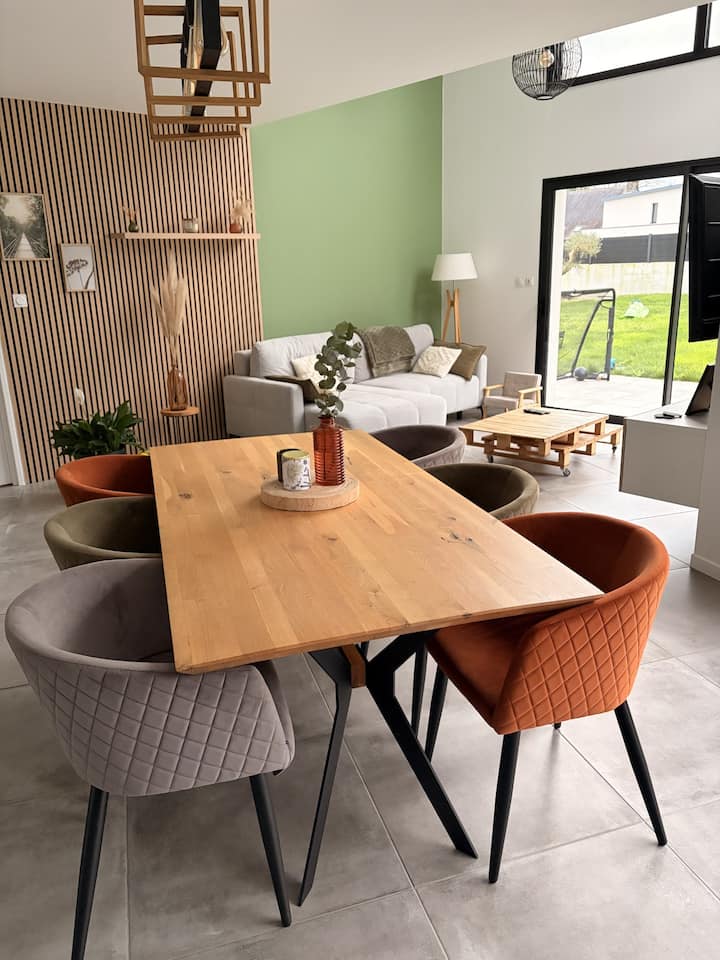 Maison Avec Jardin à 20 Minutes Des Plages - Cast