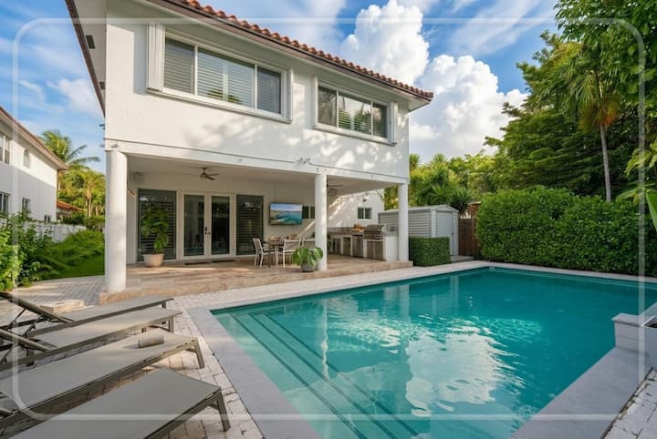Spacious Central Miami Villa, Pool, Bbq, Billiards - Miami, FL