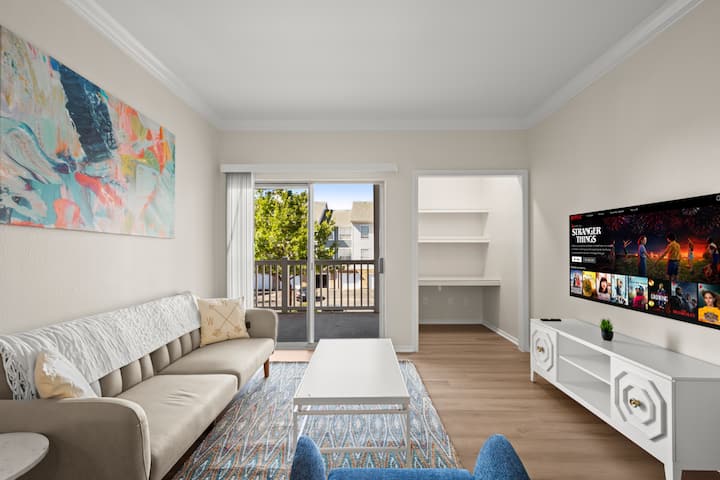 Modern & Cozy ~ Pool/gym/wi-fi ~ Laundry ~ Parking - Round Rock, TX