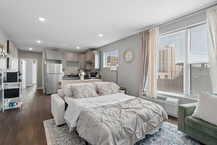 Stylish Valclyde Suites On Same Floor | Sleeps 8 - Edina, MN