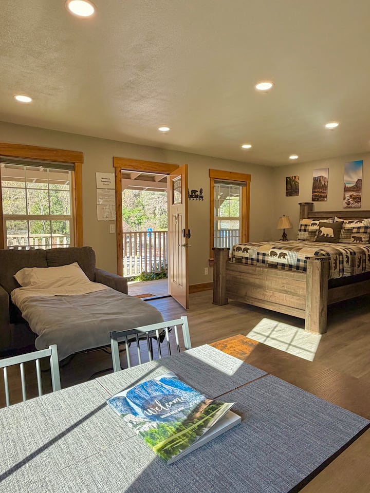 Two Private Studios • Downtown Mariposa • Yosemite - Mariposa, CA