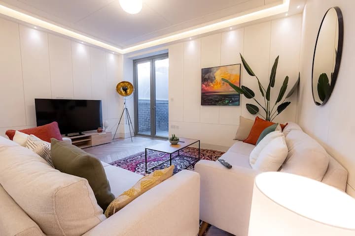 Five Bedrooms Luxurious House - Bloomsbury