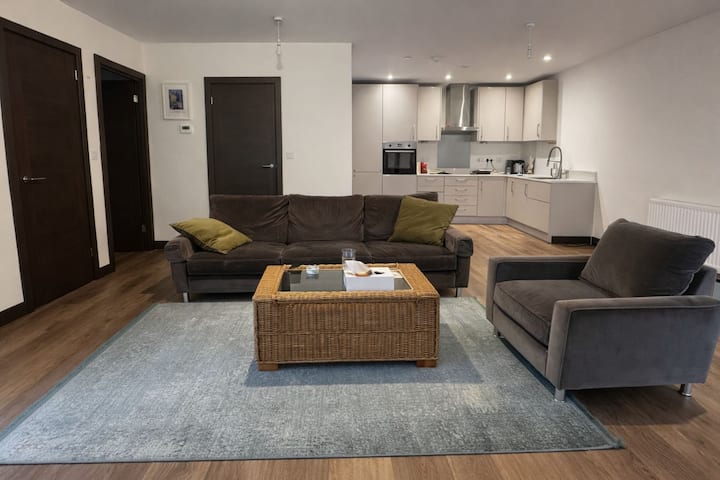 Bright & Cozy Flat Near Heathrow Airport - Hayes