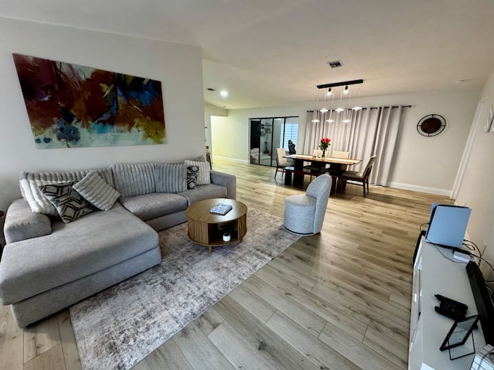 Sunny Getaway Near Shops & Dining | Quiet Area - Cape Coral, FL