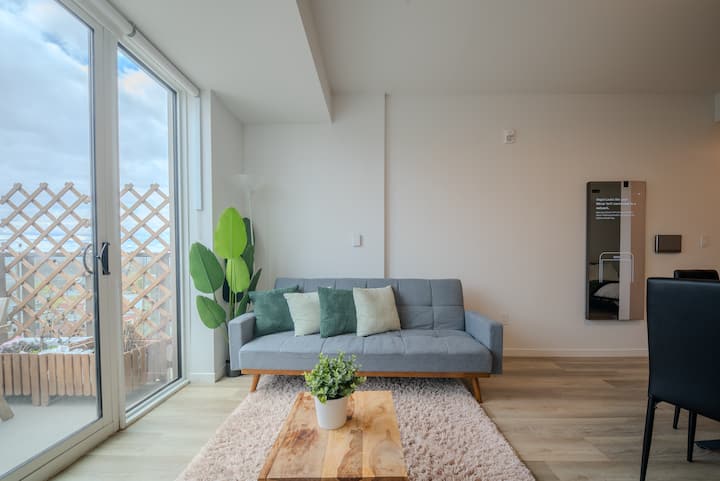 Modern Condo In The Heart Of Westboro - Ottawa