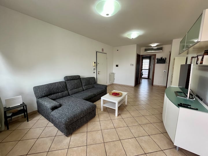 Appartamento Luminoso Con Terrazzo, Wi-fi E Garage - Prato