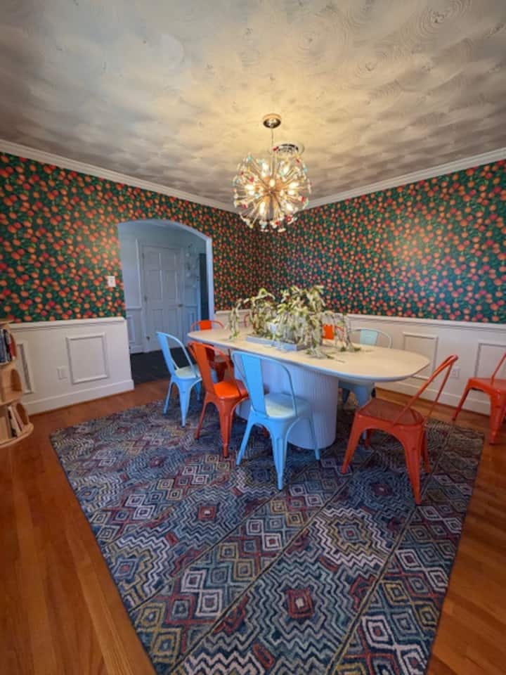 Color everywhere — The Joyful Escape, Crewe, Virginia