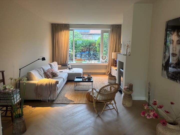 Stijlvol Familiehuis In Naarden. - ヒルフェルスム