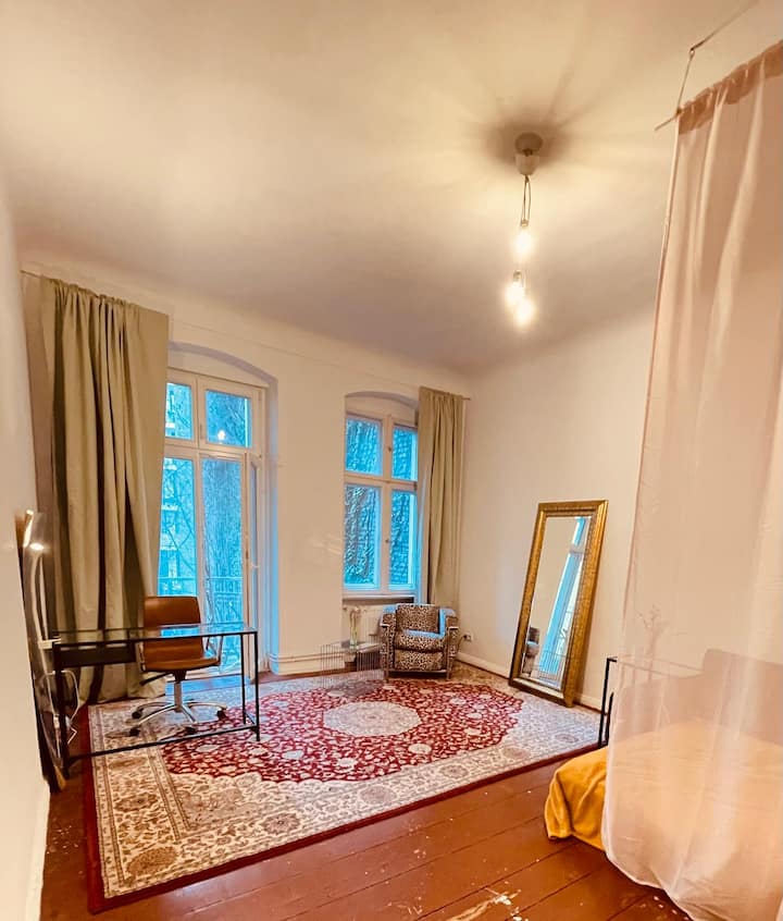 Schönes Balkonzimmer In Kreuzberg/kreuzkölln - Berlin