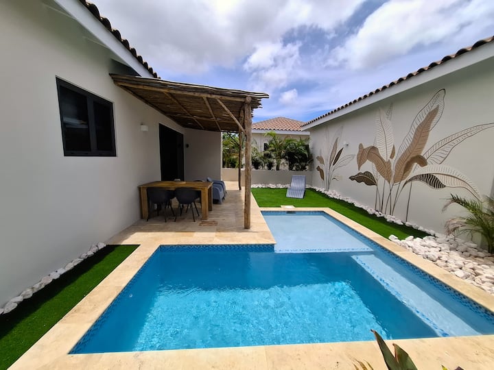 Emma Luxury Pool Suites – Private Pool Bungalow #4 - Curaçao