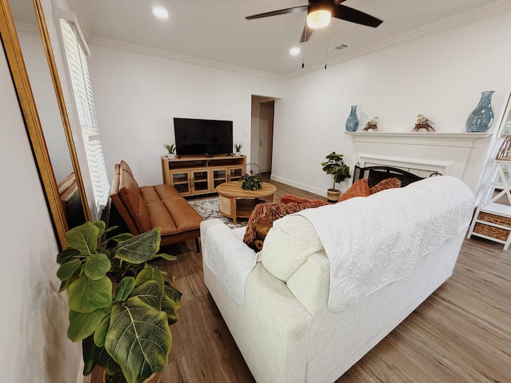 Newly Remodeled 2br 2ba• 8 Beds • Spacious Stay - Valdosta, GA