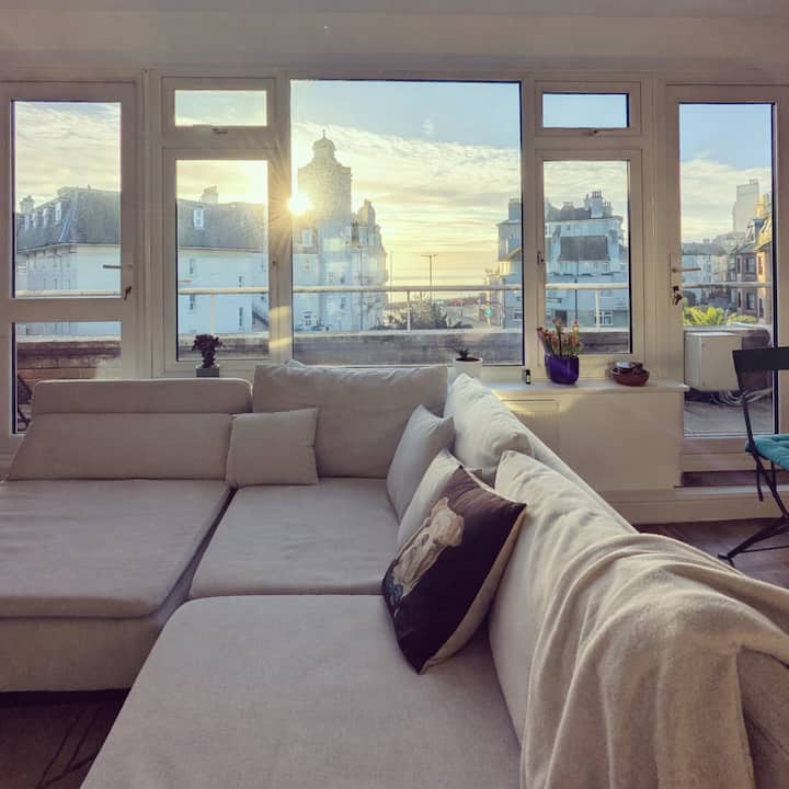 Seaside Penthouse (Master Bedroom) - Eastbourne