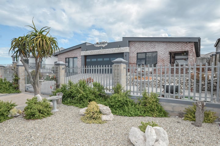 Family Vacation Home Yzerfontein Coastal Retreat - Yzerfontein