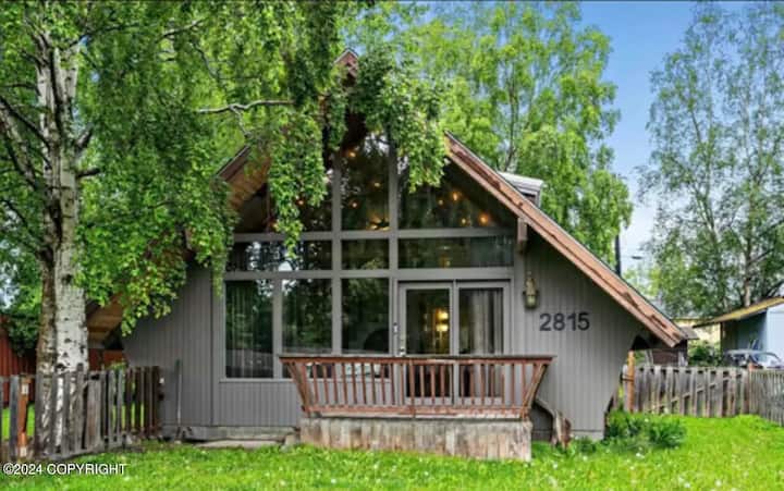 Glacier Chalet: 3br A-frame W/ King Loft Suite - Anchorage, AK