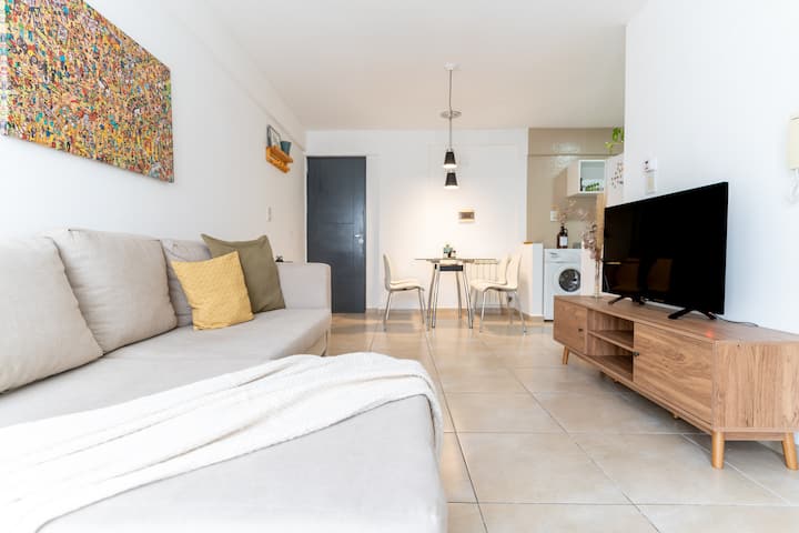 Quiet And Bright Apartment In General Paz - Argentina