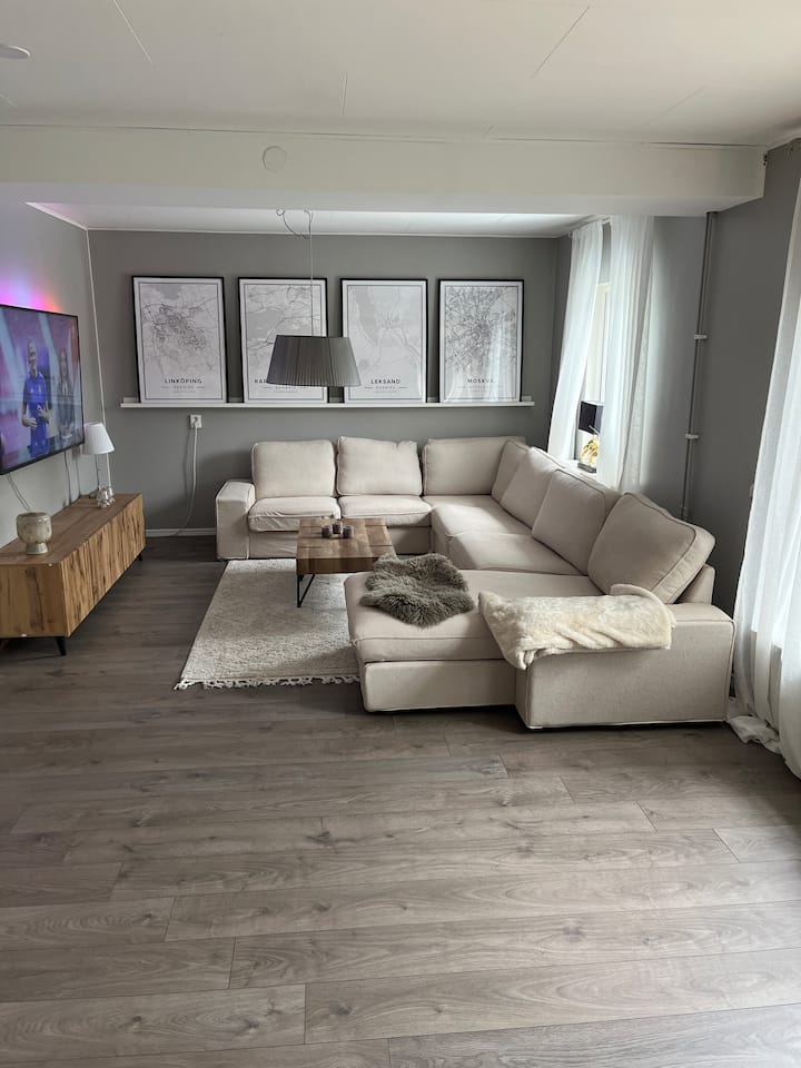 Enplanshus Med Pool Nära Linköping City. - 린셰핑