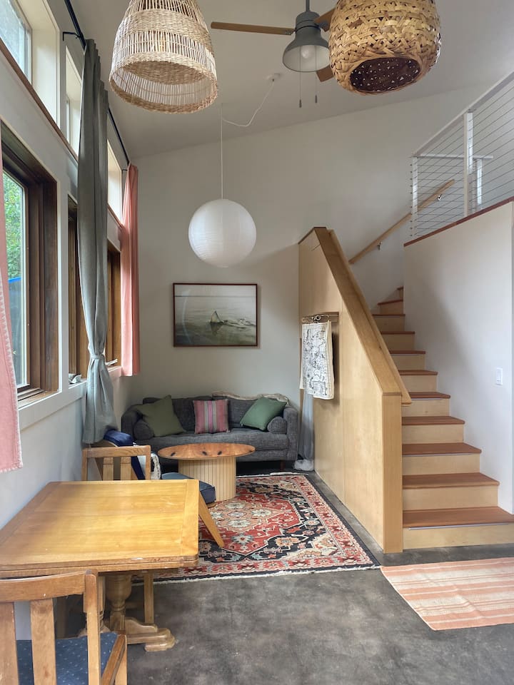 Lofted Lit Downtown White Salmon Getaway - White Salmon, WA