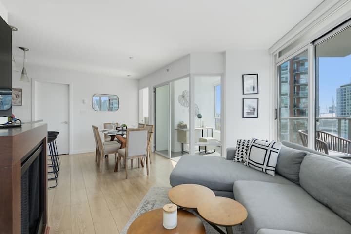 Sky-high Luxury 2br 2ba | Panoramic View + Dt Core - Vancouver
