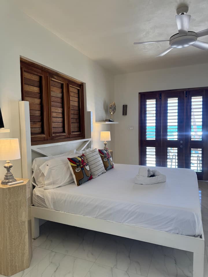 Ki’s On Di Beach
Palm Tree Room - Jamaica
