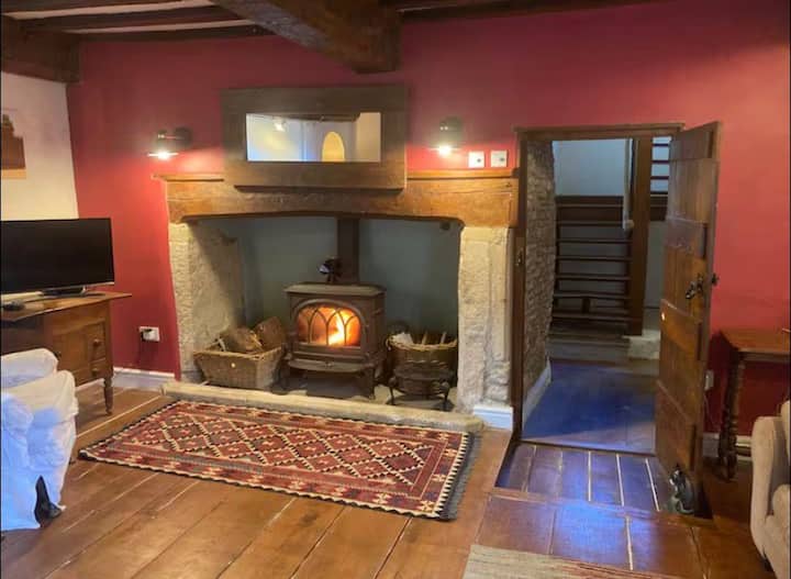 Tranquil Cotswold Cottage Set In 2 Acre Gardens - Castle Combe