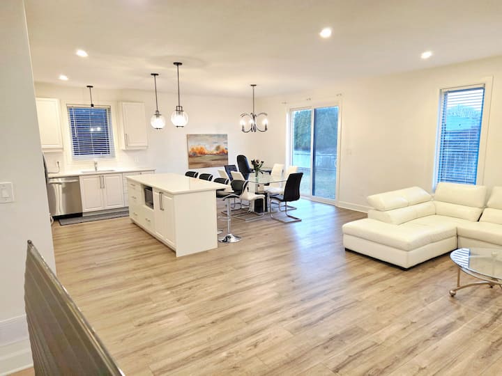 Welcome To Our Spacious And Comfortable Home. - St. Thomas
